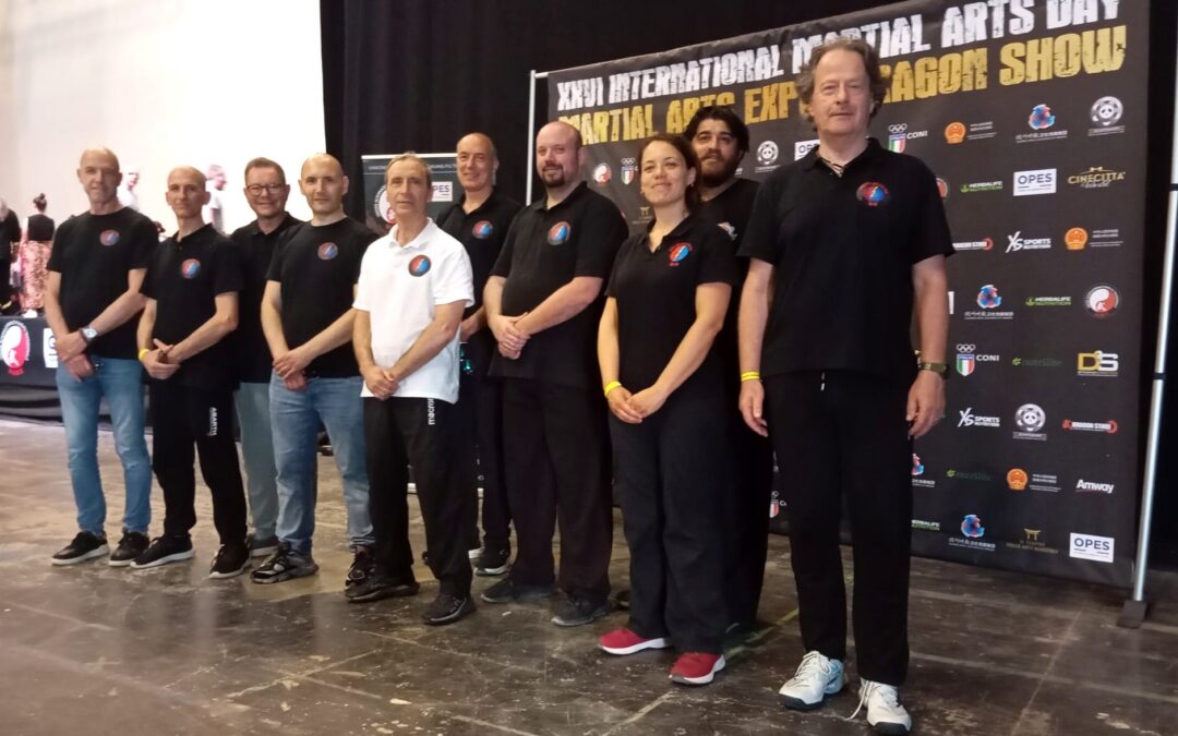 Il Maestro Costantino Valente e gli insegnanti della Scuola Nei Qi Gong Fu all'International Martial Arts Day di Roma.